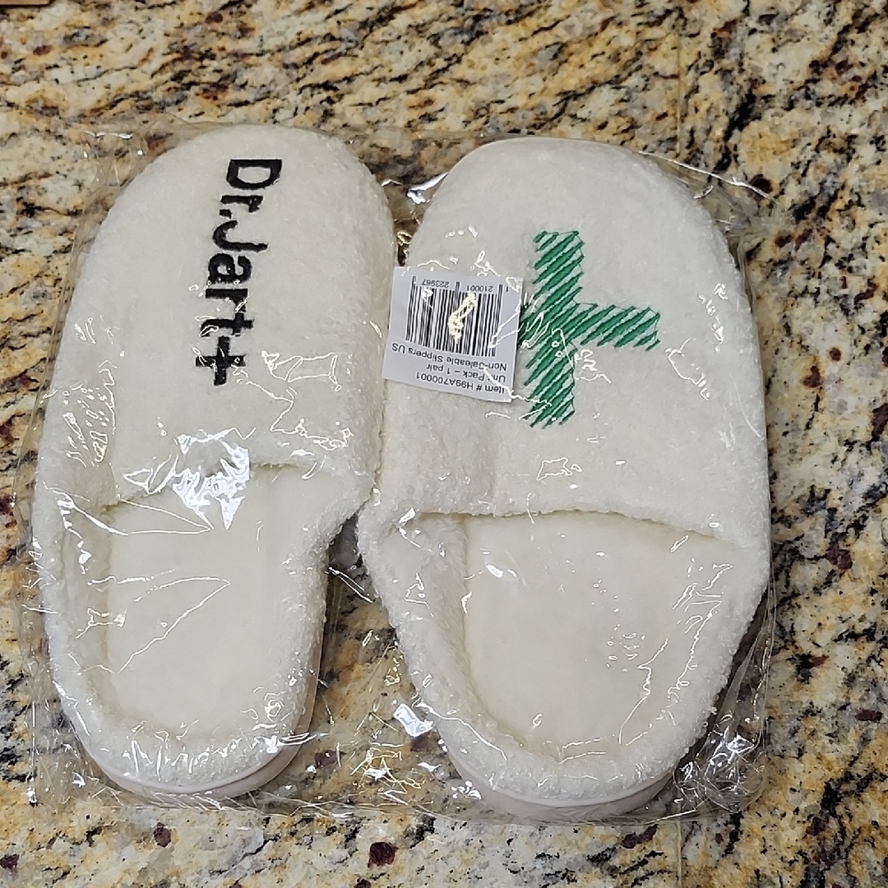 Spa Slippers Plush Cozy Warm Spa Slippers for Women NEW In Sealed Plastic